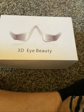 3D Eye Beauty LED Eye Massager - White